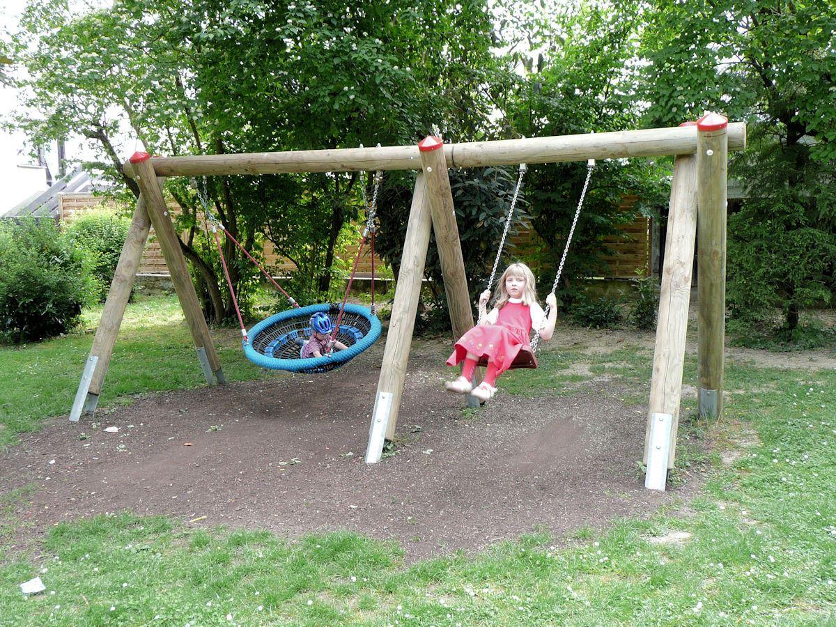 Nestschaukel kombiniert mit einer Brettschaukel - beste Schaukelkombination für Kindergarten, Schule, Spielplatz.